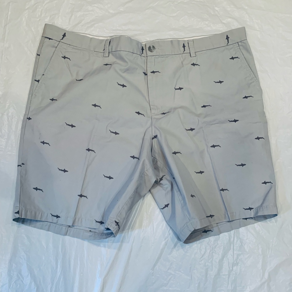 Old Navy Slim Men's Tan Shorts with Embroiidered Grey Sharks Size 46x10